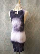 Load image into Gallery viewer, Extra long Tie Dye T-Shirt SIZE: L