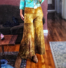 Load image into Gallery viewer, OOAK hand made and hand dyed organic cotton Terry super low rise gauchos size XS/S
